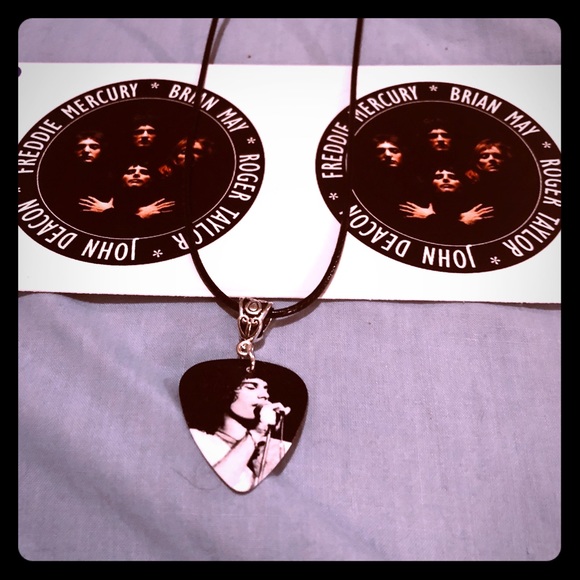 SOLD. FREDDIE MERCURY NECKLACE 2 QUEEN STICKERS - Picture 4 of 16